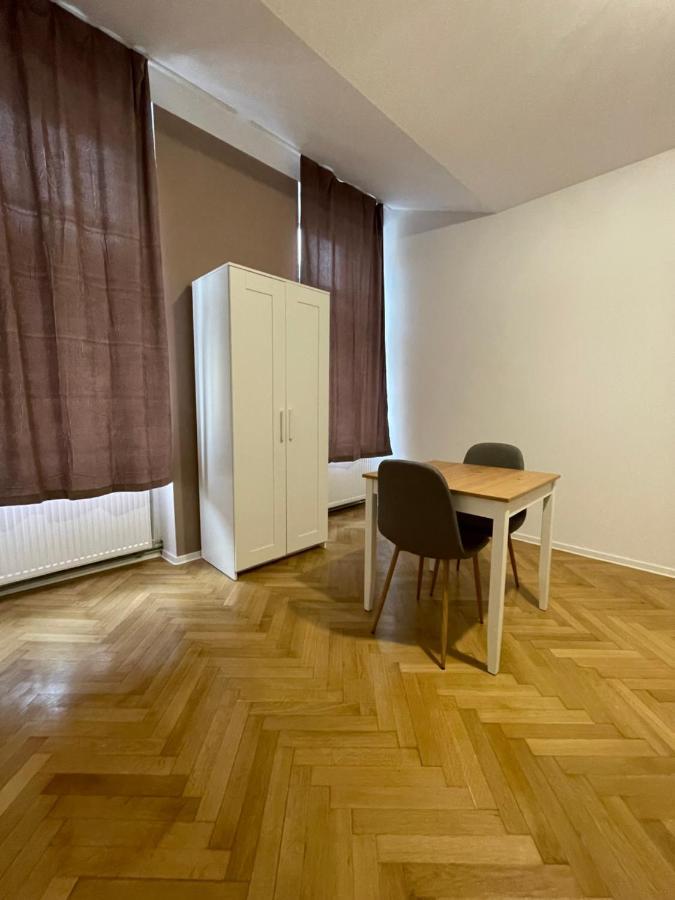 Schei Central Studios In The Heart Of Brașov Exterior foto