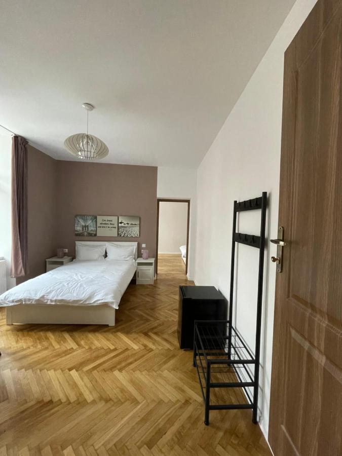 Schei Central Studios In The Heart Of Brașov Exterior foto