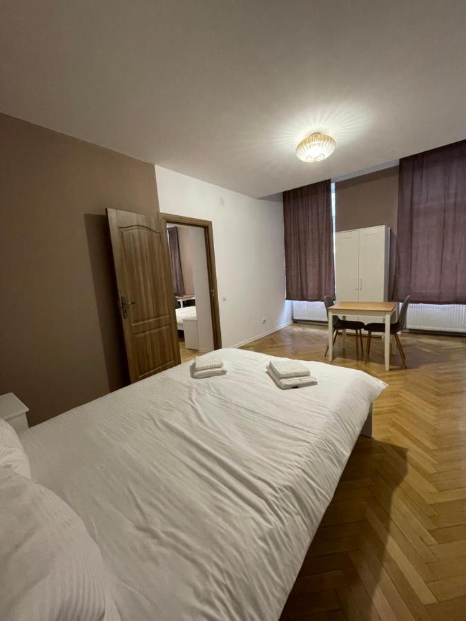 Schei Central Studios In The Heart Of Brașov Exterior foto